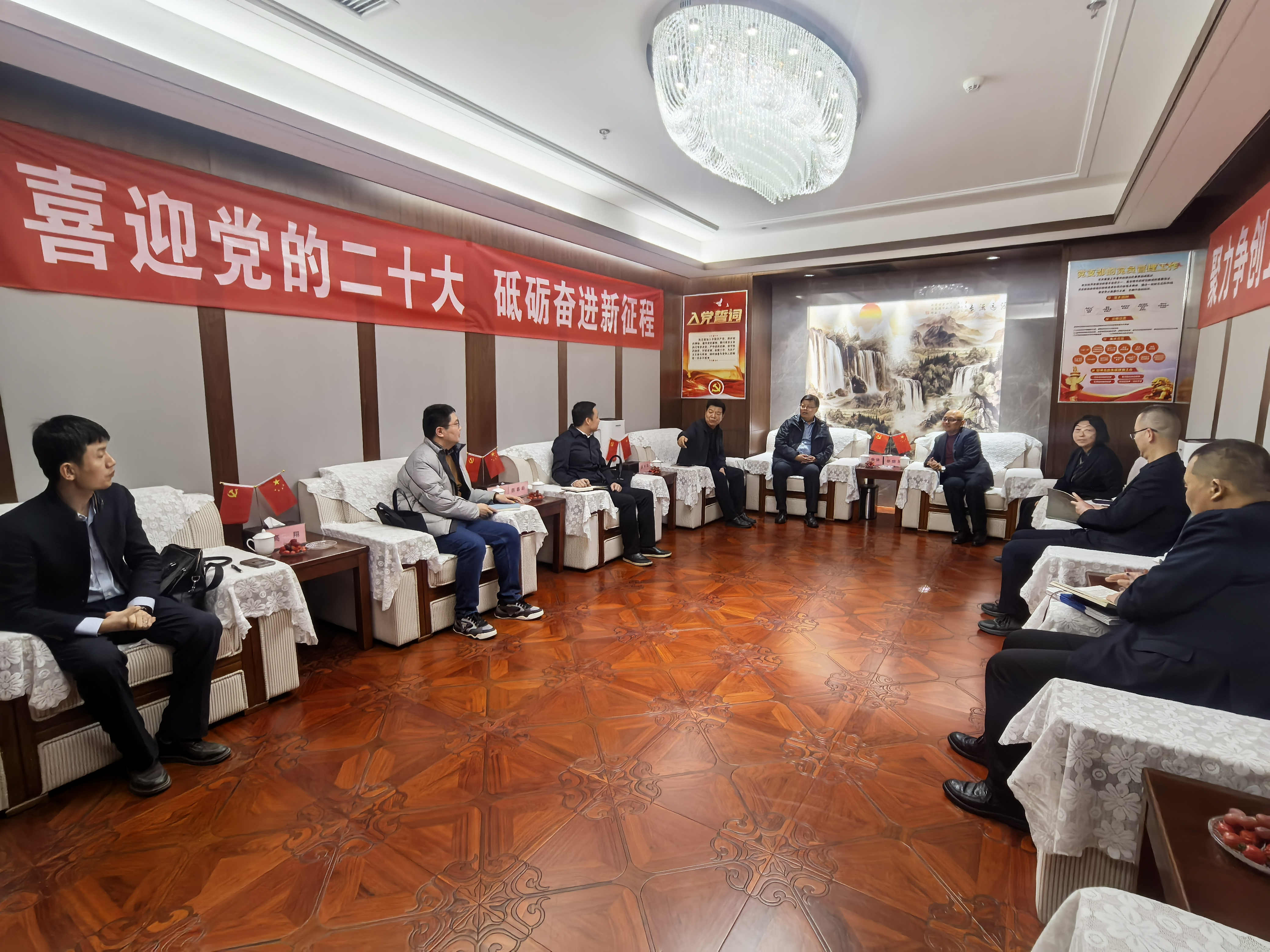 陜西工商職業(yè)學院校領(lǐng)導調(diào)研華原控股集團